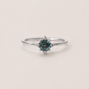 Princess sapphire ring