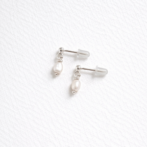 Mini pearl earrings