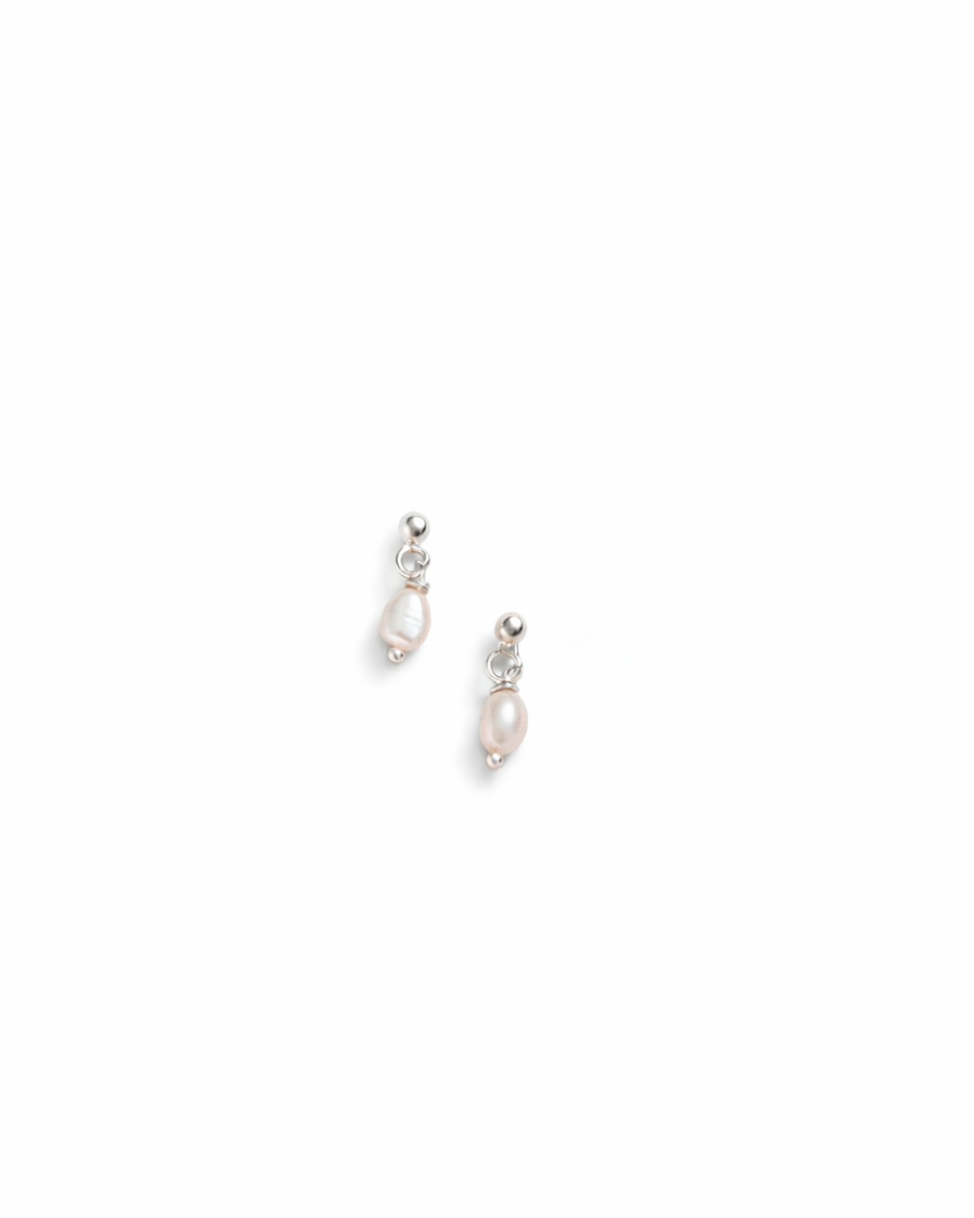 Mini pearl earrings
