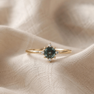 Princess sapphire ring