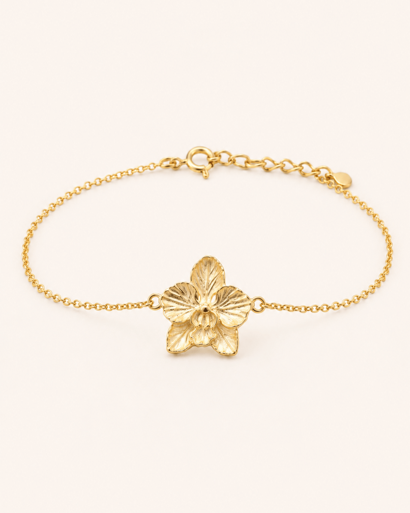 Orchid Bracelet – 14K Gold A delicate bracelet handcrafted in solid 14K gold, featuring a beautifully detailed orchid at its center. Inspired by the intricate forms found in nature, each petal is carefully sculpted with fine organic textures, giving the flower a soft, lifelike quality.